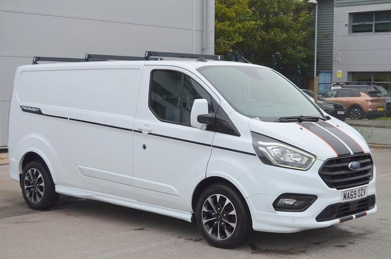 Used Ford Transit Custom Sport 185 HP (136 kW) 2019 White Van