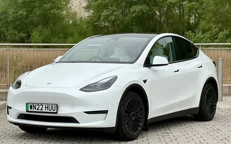 Używany Tesla Model Y Long Range AWD 286 kW (389 KM) 2025 SUV