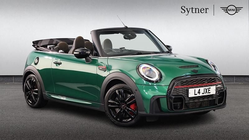 Begagnad Mini John Cooper Works 228 HK (167 kW) 2021 Grön Halvkombi