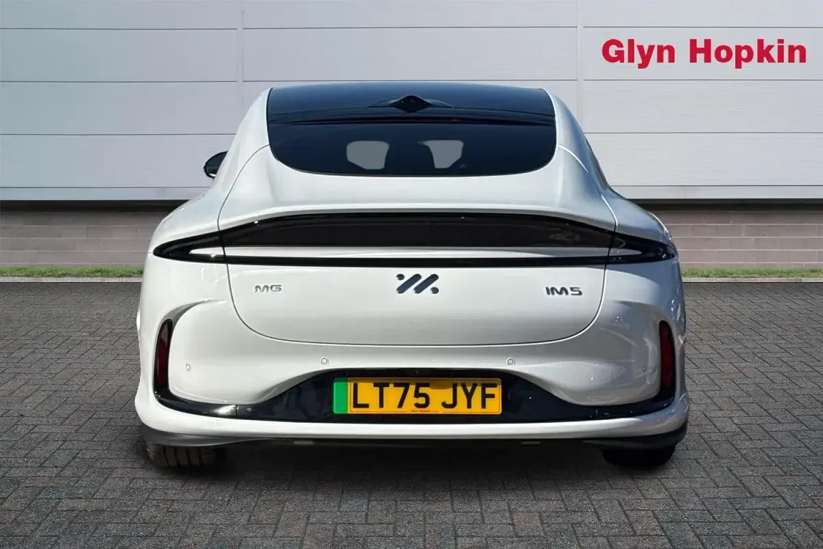 Ny MG IM5 Performance 553 kW (752 HK) 2025 Vit Halvkombi