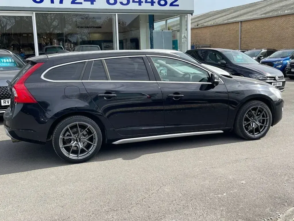 Usado Volvo V60 2022 Preto Carrinha