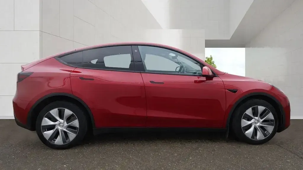 Used Tesla Model Y Long Range AWD 378 kW (514 HP) 2022 Red SUV