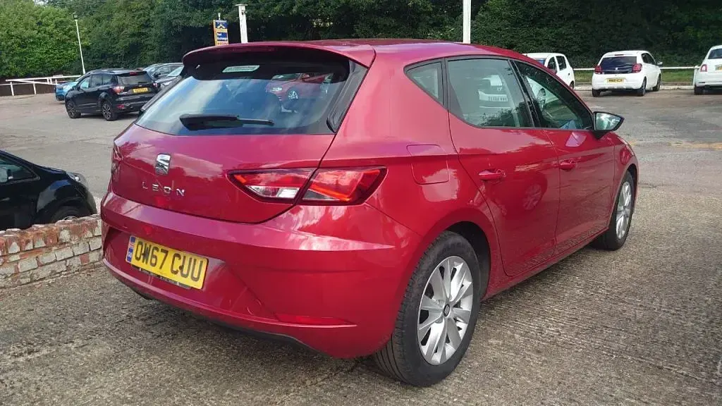 Used Seat Leon Ecomotive 115 HP (84 kW) 2018 Red Hatchback