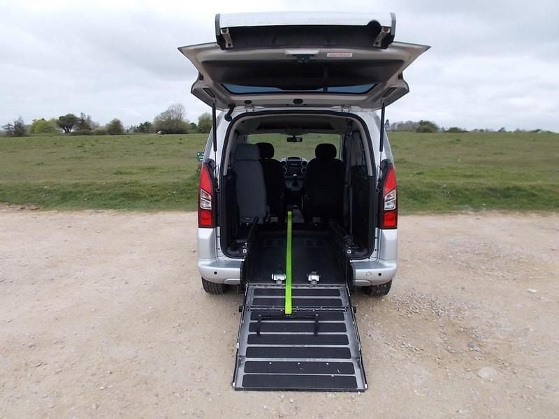 Used Peugeot Partner Tepee S 92 HP (67 kW) 2014 Silver MPV