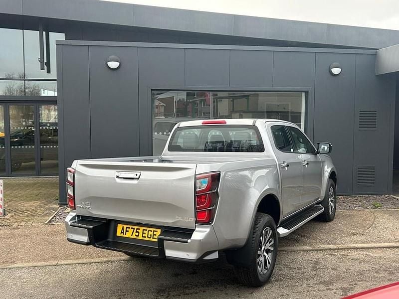 New Isuzu D-Max 163 HP (119 kW) 2025 Mercury silver Pickup