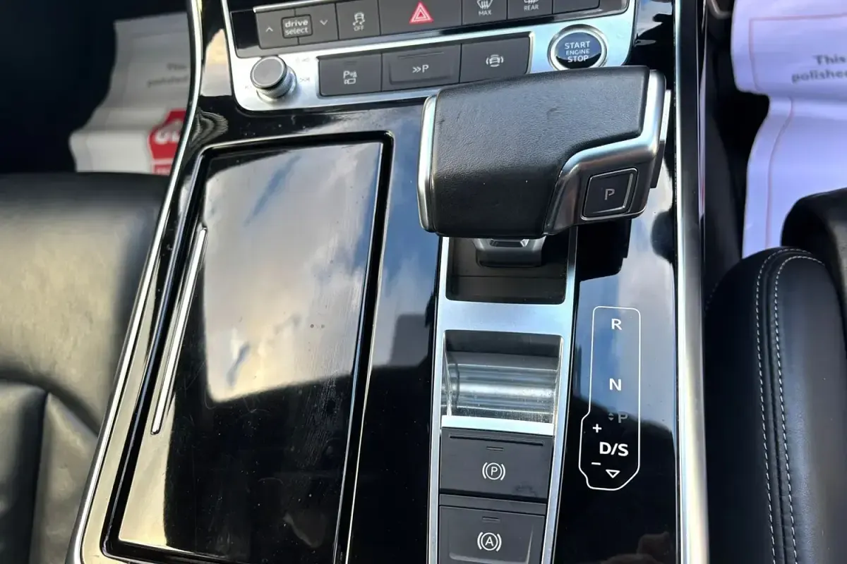 Używany Audi Q7 S-Line 340 KM (250 kW) 2023 Szary SUV