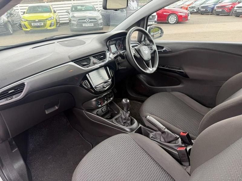 Used Vauxhall Corsa 75 HP (55 kW) 2016 White Hatchback