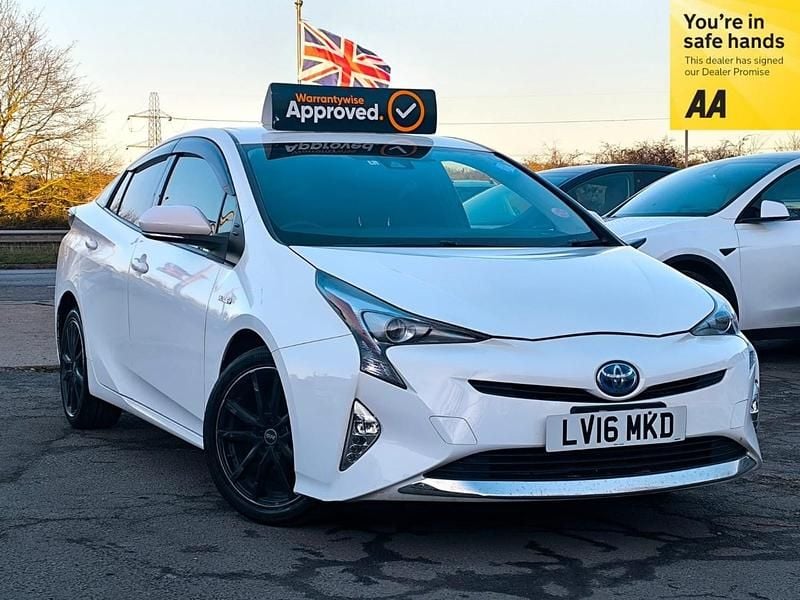 Used Toyota Prius 122 HP (89 kW) 2016 White Hatchback