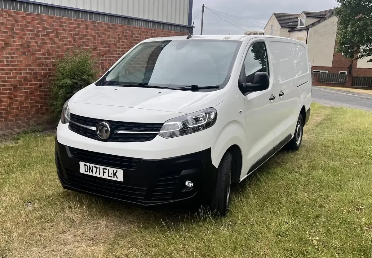 Used Vauxhall Vivaro 100 HP (73 kW) 2021 White MPV