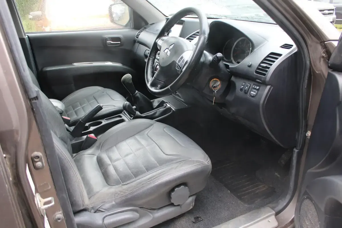 Used Mitsubishi L200 176 HP (129 kW) 2014 Brown Pickup