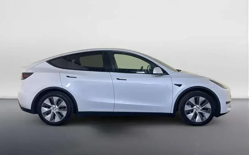 Used Tesla Model Y Standard Range 254 kW (346 HP) 2024 White SUV
