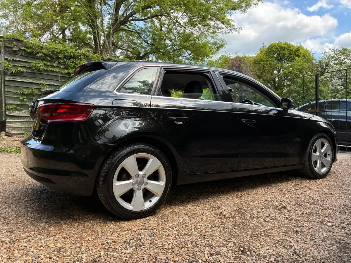 Używany Audi A3 Sport 140 KM (102 kW) 2014 Czarny Hatchback