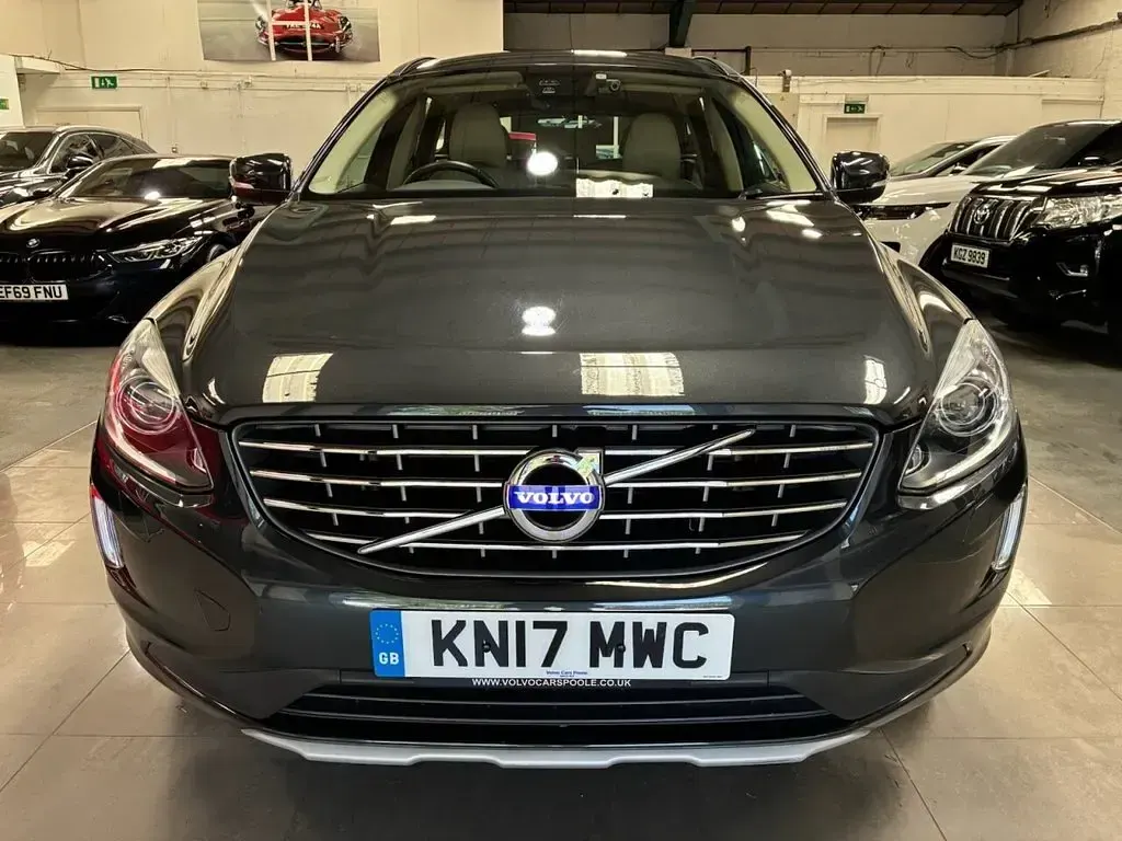 Used Volvo XC60 SE 245 HP (180 kW) 2017 Grey SUV