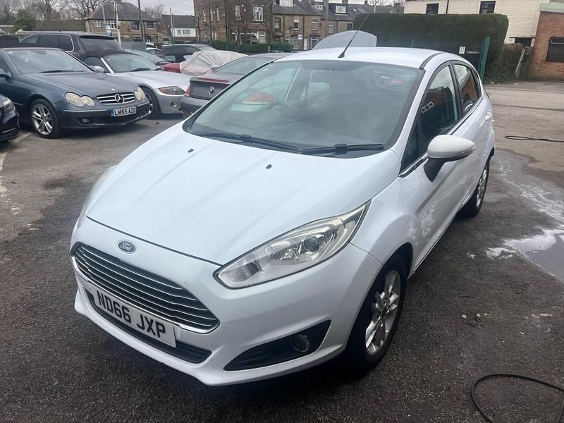 Used Ford Fiesta Zetec 2016 White Hatchback