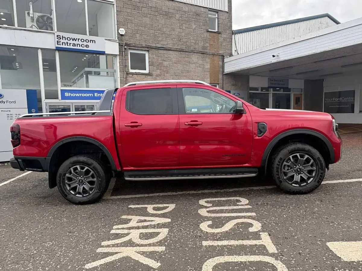 Gebraucht Ford Ranger Wildtrack 240 PS (176 kW) 2024 Rot Pickup