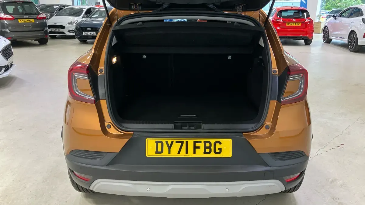 Used Renault Captur Iconic 91 HP (66 kW) 2021 Orange SUV