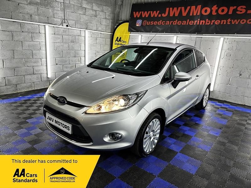 Silver Used 2009 Ford Fiesta Titanium Hatchback | £3,895 (A bit pricey) - Image 1/4