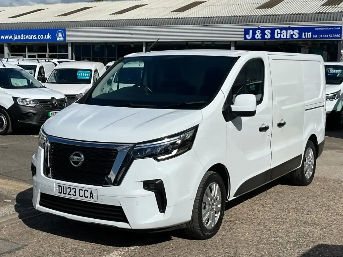 Used Nissan Primastar Tekna 130 HP (95 kW) 2023 White MPV