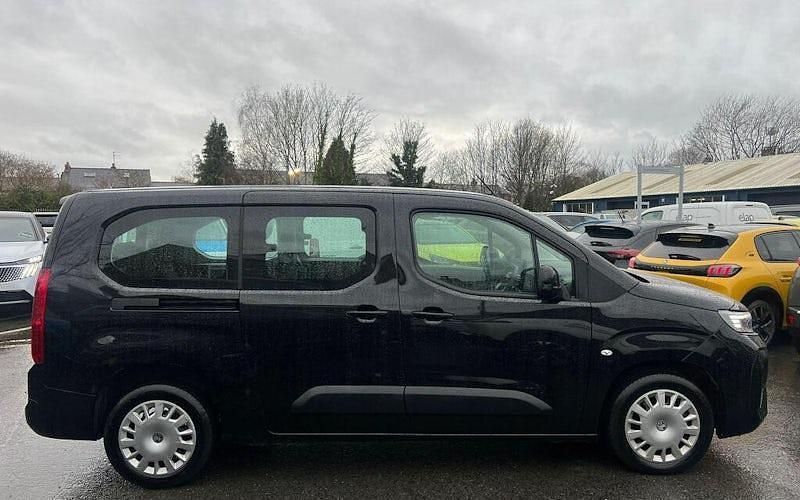 Used Vauxhall Combo Design Edition 100 kW (136 HP) 2026 MPV