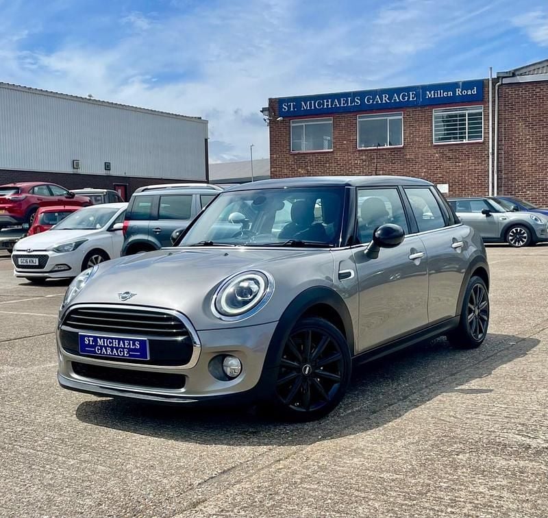 Silver Used 2018 Mini Cooper Hatch Hatchback | £12,495 (Fair price) - Image 1/4