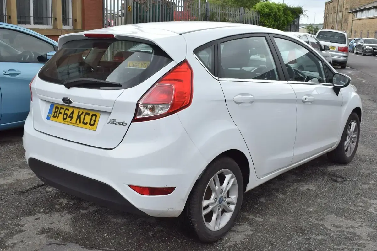 Used Ford Fiesta Zetec 82 HP (60 kW) 2014 White Hatchback