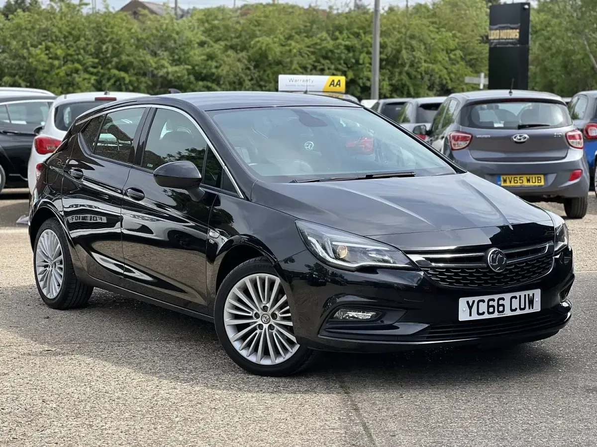 Used Vauxhall Astra Elite 150 HP (110 kW) 2017 Black Hatchback