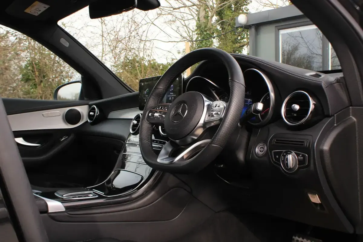 Used Mercedes GLC220 AMG line 194 HP (142 kW) 2022 Black SUV