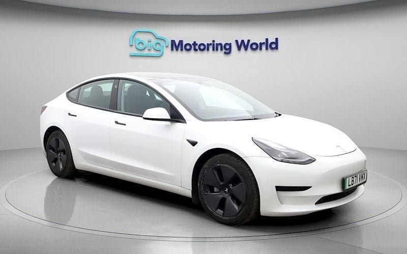 Used Tesla Model 3 Standard Range Plus 222 kW (302 HP) 2021 White Sedan