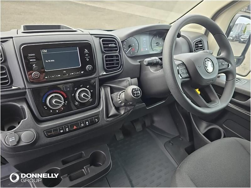 New Vauxhall Movano S 138 HP (101 kW) 2025 White MPV