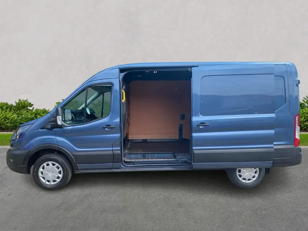 Begagnad Ford E-Transit Trend 2024 Blå Van