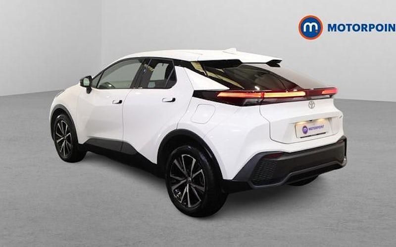 Used Toyota C-HR Design 223 HP (164 kW) 2025 White SUV