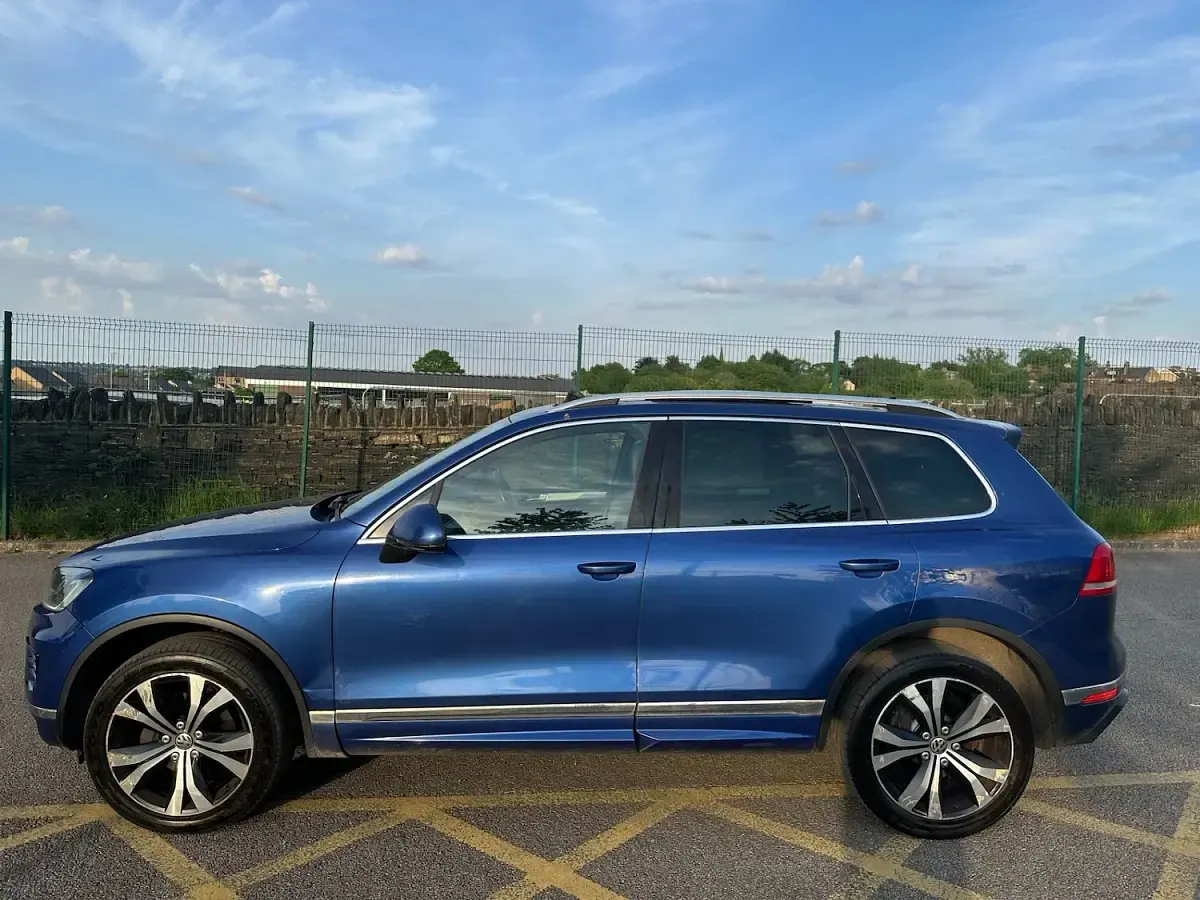 Used VW Touareg R-line 262 HP (192 kW) 2016 Blue SUV