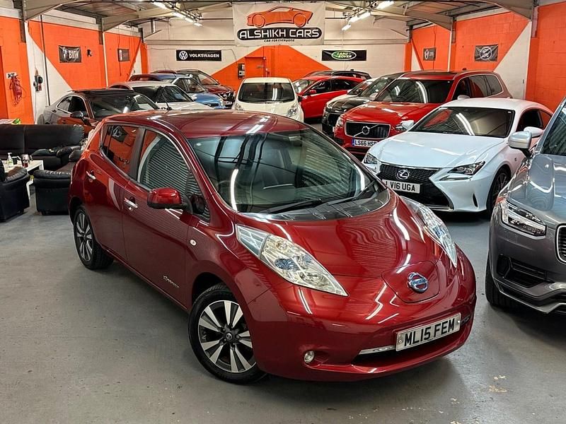 Begagnad Nissan Leaf Tekna 80 kW (109 HK) 2015 Röd Halvkombi