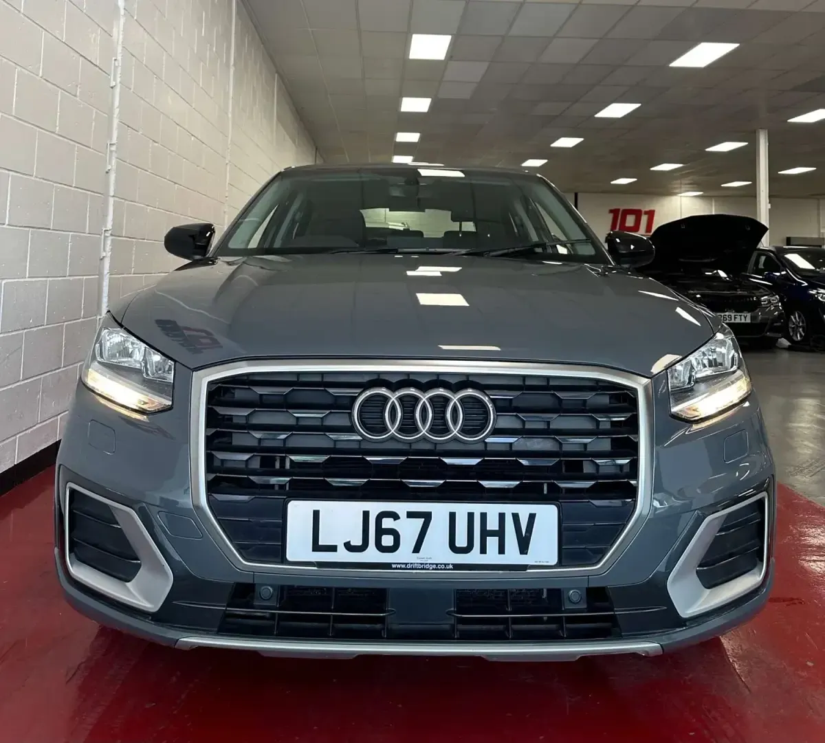 Begagnad Audi Q2 Sport 150 HK (110 kW) 2017 Grå SUV