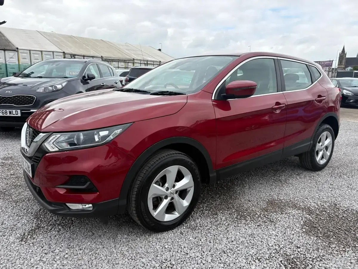 Używany Nissan Qashqai Acenta Premium 115 KM (84 kW) 2018 Czerwony SUV