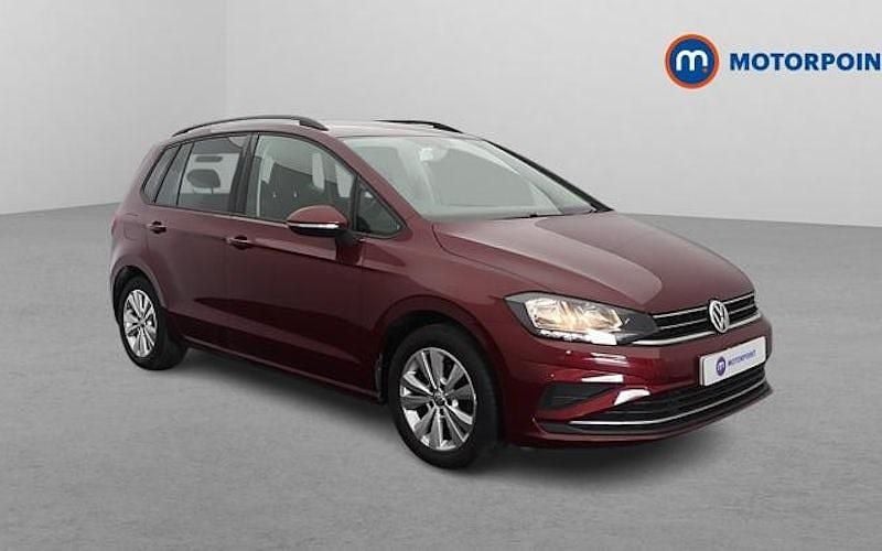 Used VW Golf VII SE 131 HP (96 kW) 2018 Red Hatchback