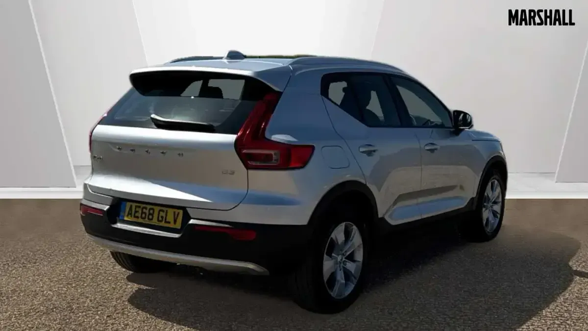 Used Volvo XC40 Momentum 150 HP (110 kW) 2018 Silver SUV