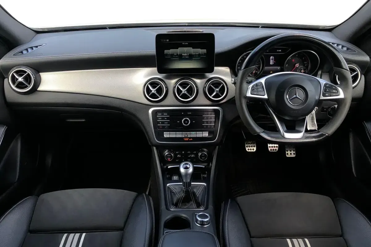 Used Mercedes A180 109 HP (80 kW) 2017 White Hatchback