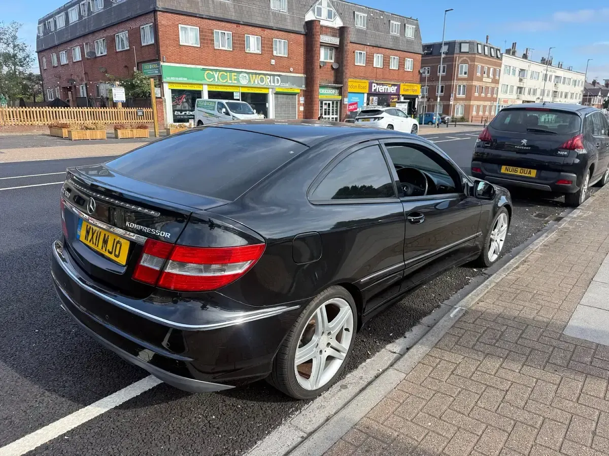 Used Mercedes CLC180 143 HP (105 kW) 2011 Black Coupe