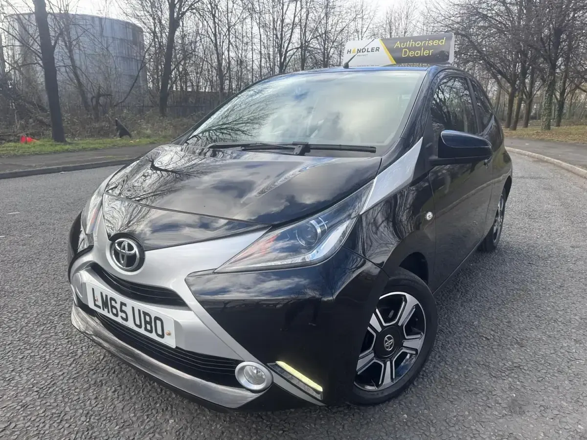 Gebraucht Toyota Aygo X-clusiv 69 PS (50 kW) 2015 Schwarz Kleinwagen