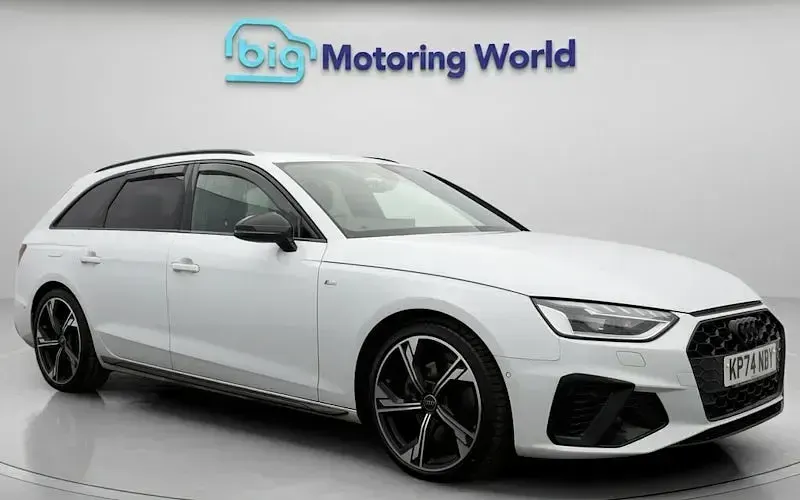 Usado Audi A4 Black Edition 163 HP (119 kW) 2024 Carrinha