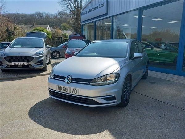 Reflex silver Used 2018 VW Golf VII SE Hatchback | £17,499 (Fair price) - Image 1/1
