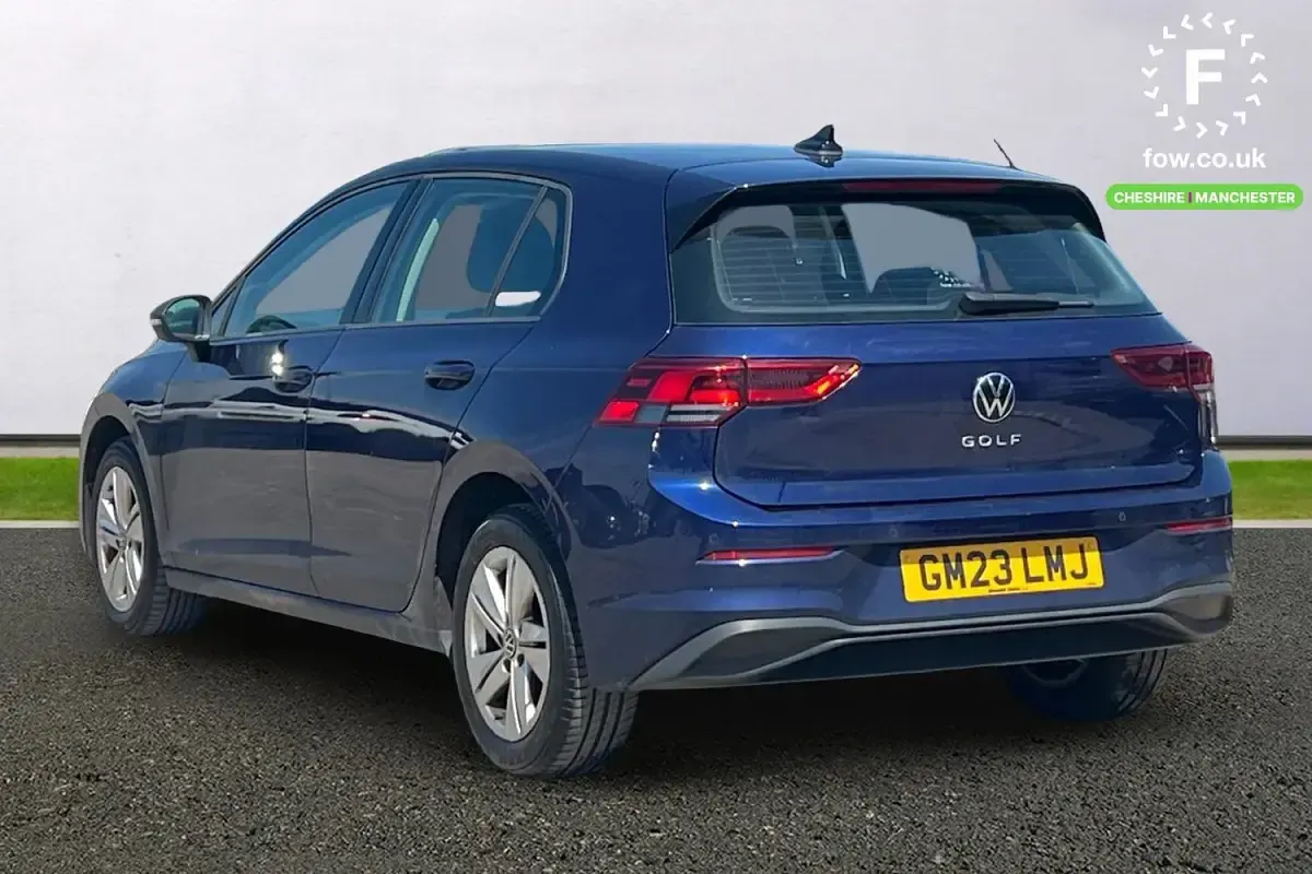 Used VW Golf VIII Life 116 HP (85 kW) 2023 Blue Hatchback