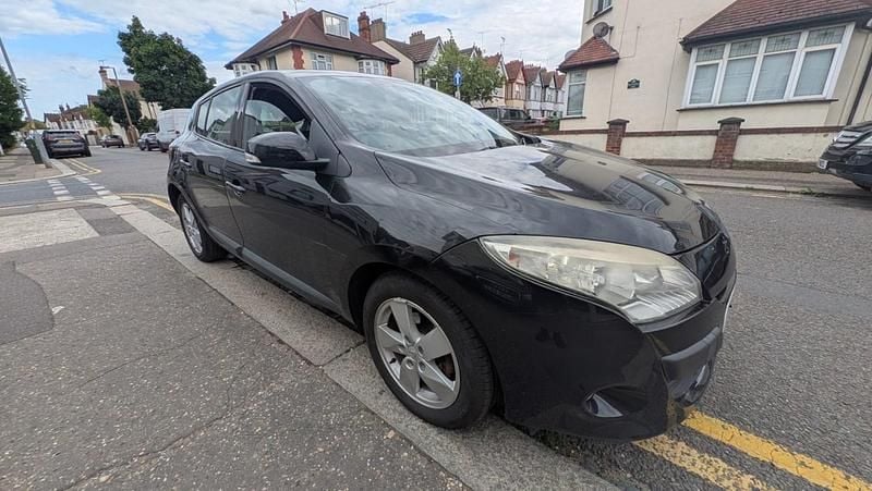 Black Used 2010 Renault Mégane III Dynamique Hatchback | £1,195 (Fair price) - Image 1/4