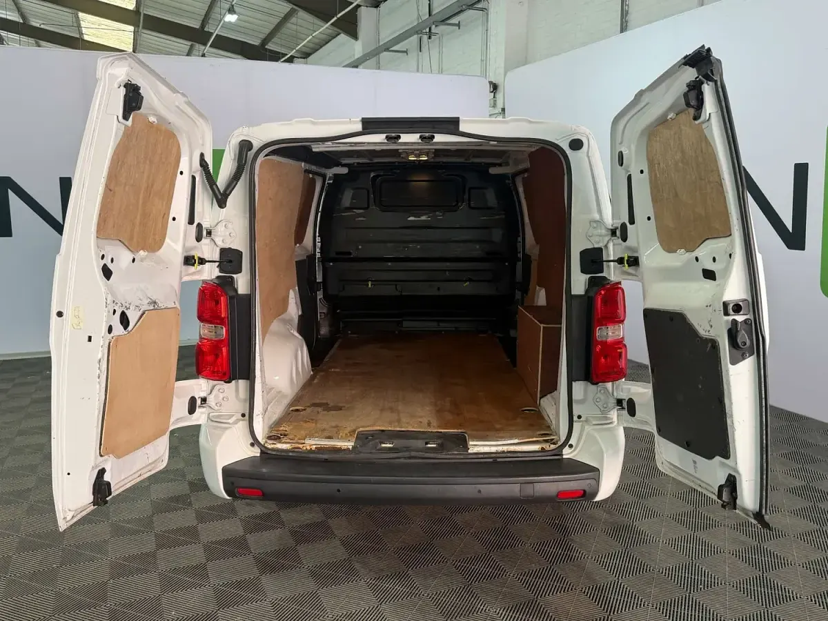 Used Vauxhall Vivaro Sportive 100 HP (73 kW) 2021 White MPV