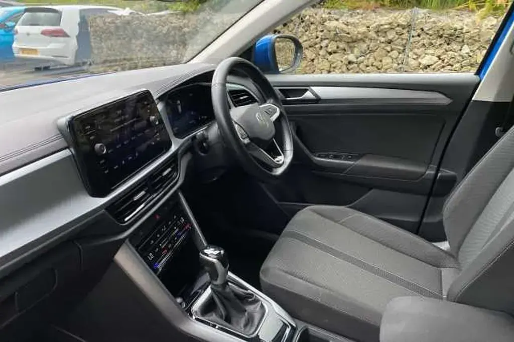 Used VW T-Roc Life 150 HP (110 kW) 2023 Blue SUV
