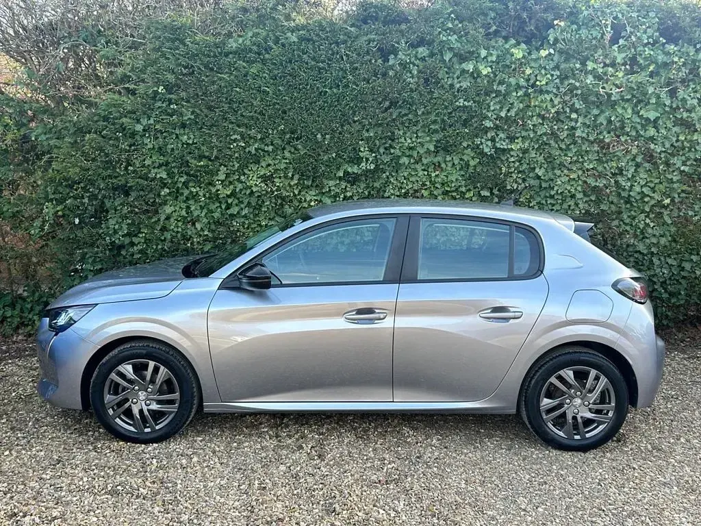 Gebraucht Peugeot 208 Active Premium 75 PS (55 kW) 2022 Grau Kleinwagen