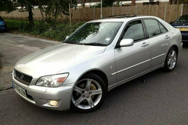 Used Lexus IS200 153 HP (112 kW) 2002 Sedan