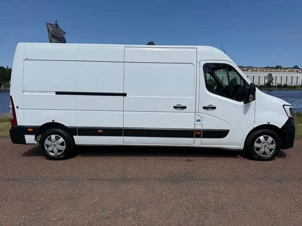 Used Renault Master Business 2021 White MPV