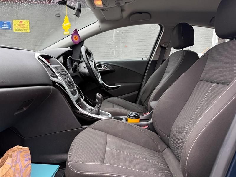 Used Vauxhall Astra SRi 2012 Blue Hatchback